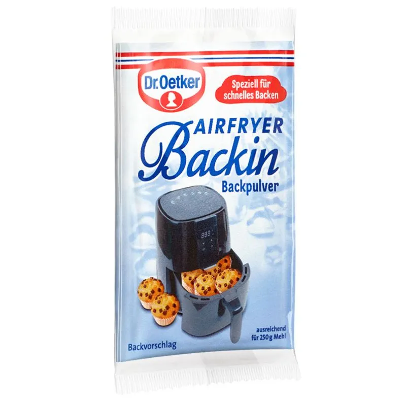 Drei Packungen Backpulver "Backin" für die Heißluftfritteuse, auf einer Küchenzeile mit Airfryer