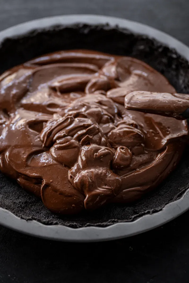 Dunkle Schokotarte als besonderer Geburtstagskuchen für Mütter