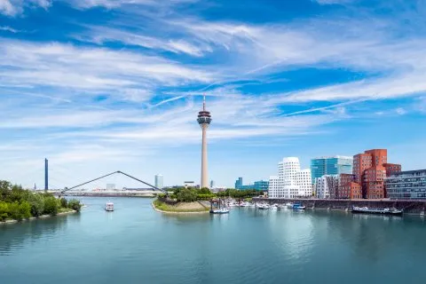 Düsseldorf in Deutschland bei einer Rhein Flussreise mit nicko cruises
