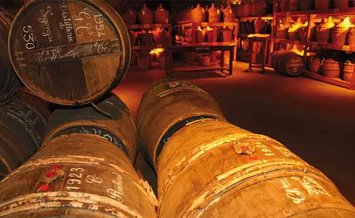 Eichenholzfässer aus Limousin oder Tronçais für die Fassreifung von Weinbrand und Cognac