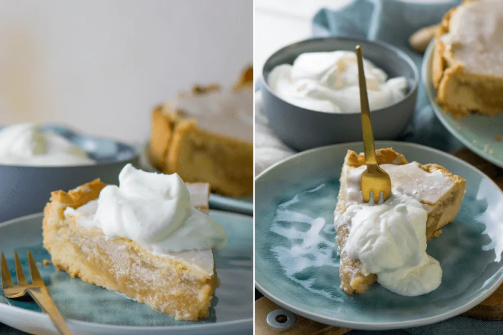 Ein Anschnitt eines saftigen Apfelkuchens mit Apfelmusfüllung, umrahmt von herbstlichen Äpfeln, traditionelles Oma-Rezept