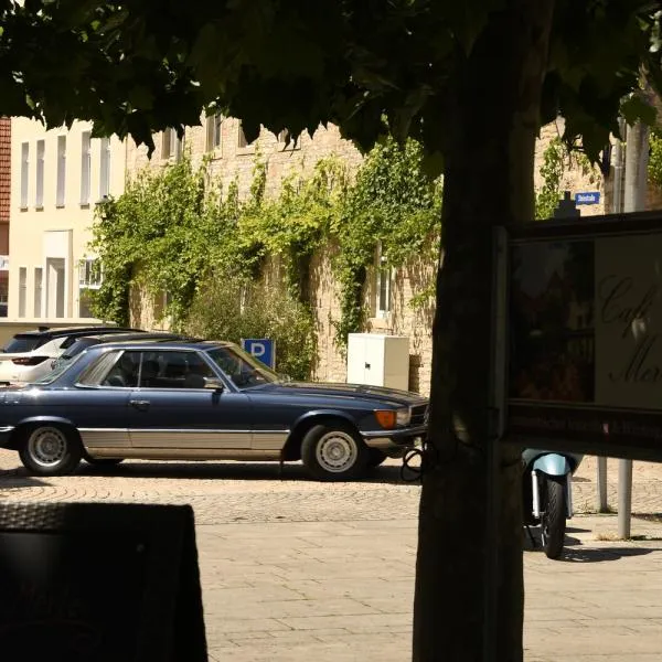 Ein beeindruckender Oldtimer in der Parade