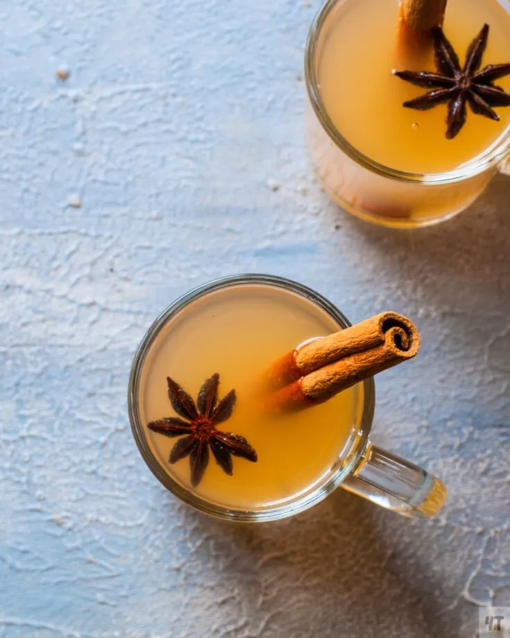 Ein Glas mit einfachem Apfelwein