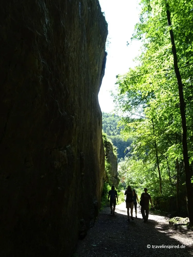 Ein imposanter Kletterfels im Nürnberger Land, ideal für Outdoor-Aktivitäten