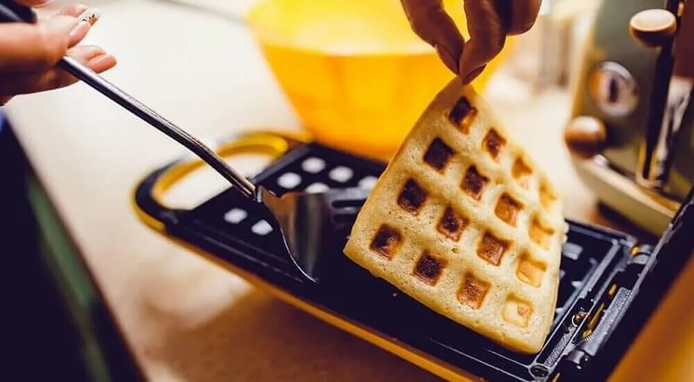 Ein klassisches Waffeleisen bereit für den Einsatz