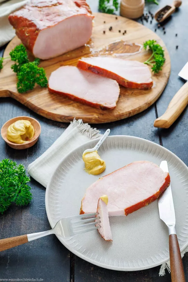 Ein Klecks Senf harmoniert wunderbar zum Kassler.