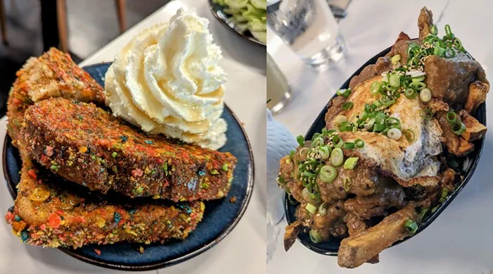 Ein kunstvoll zubereiteter French Toast mit Früchten und Sahne, der die süßen Genüsse der deutschen Frühstückskultur repräsentiert