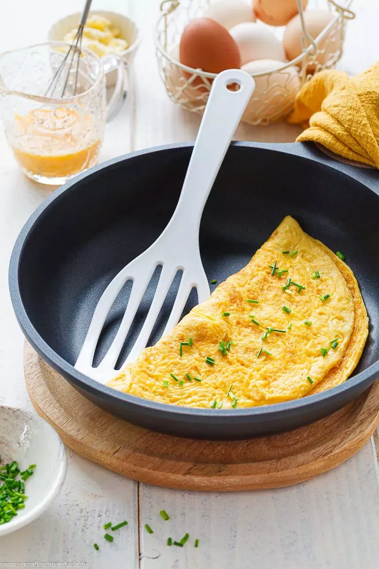 Ein leckeres, lockeres und fluffiges Omelett.