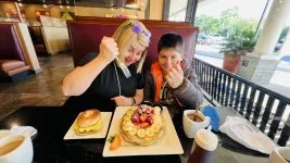 Ein Monster Pancake zum Frühstück bei Keke's