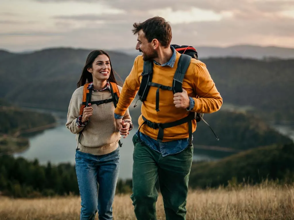 Ein Paar macht Pfingsturlaub in Deutschland