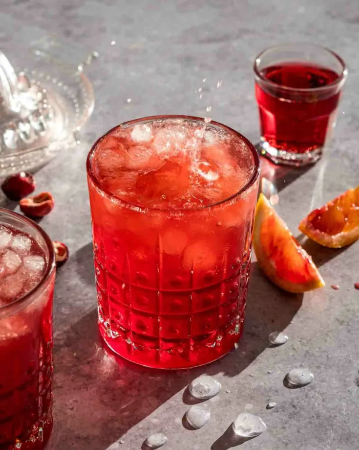 Ein prickelnder Cranberry-Mocktail