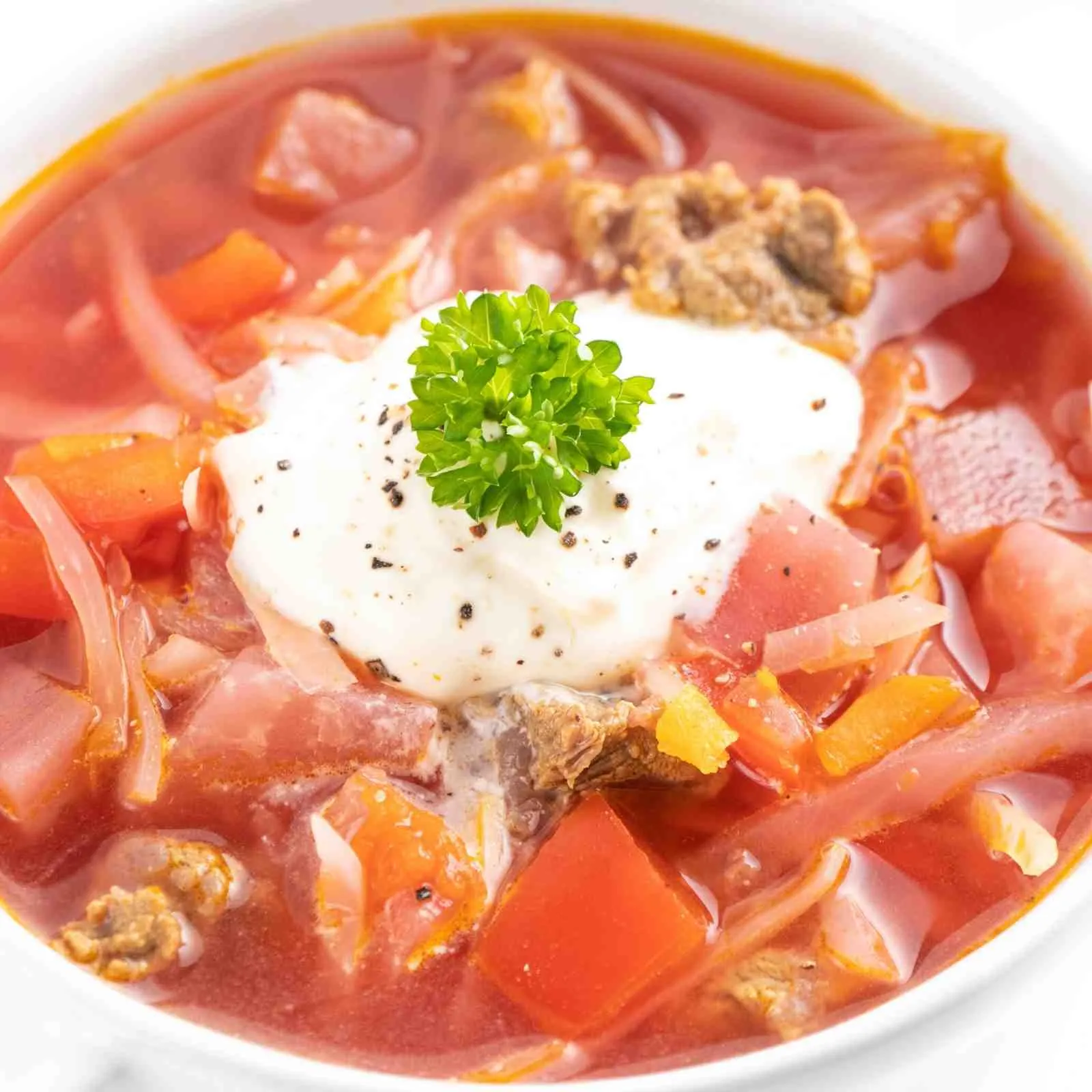 Ein russischer Borschtsch als leckeres Keto Abendessen ohne Kohlenhydrate