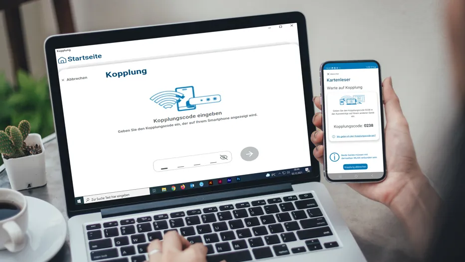 Ein Smartphone wird als externer Kartenleser für die AusweisApp gekoppelt