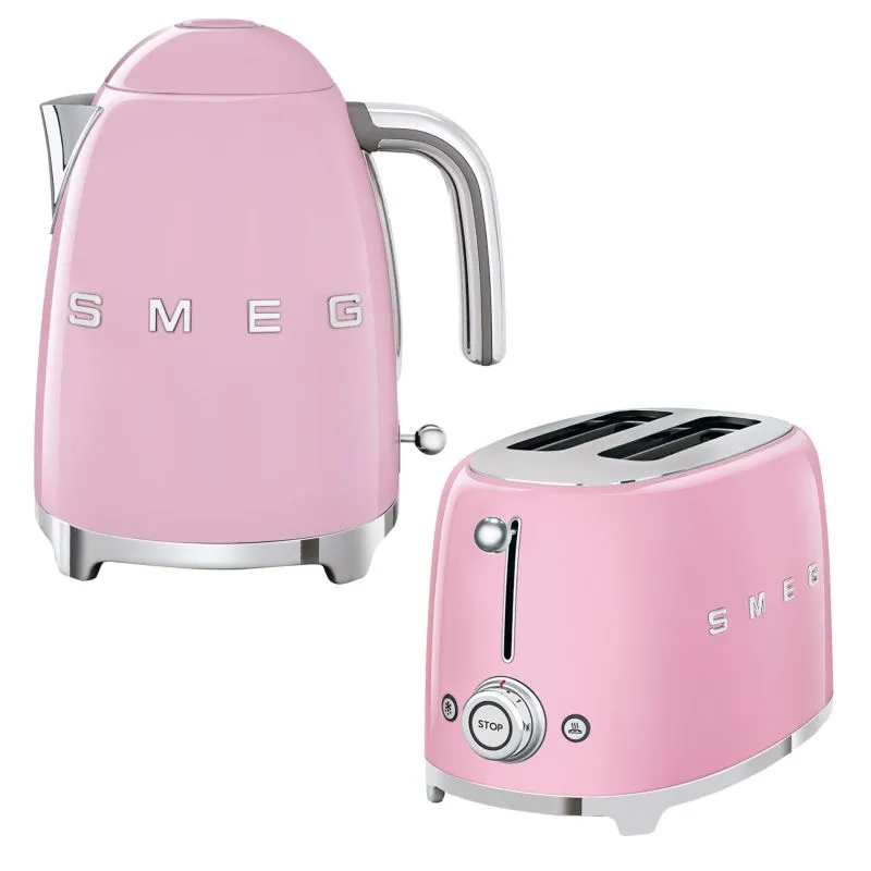 Ein stilvolles Set von pinken SMEG Küchengeräten, das eine elegante und lebendige Atmosphäre in die Küche bringt.