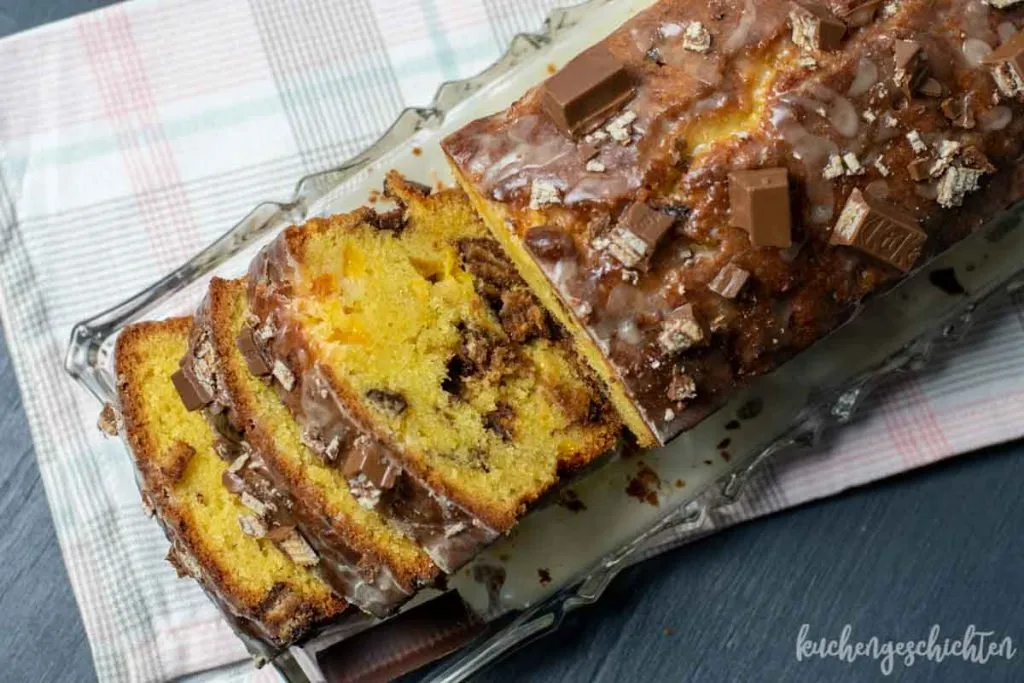 Ein Stück köstlicher KitKat Geburtstagskuchen, perfekt für die Feier