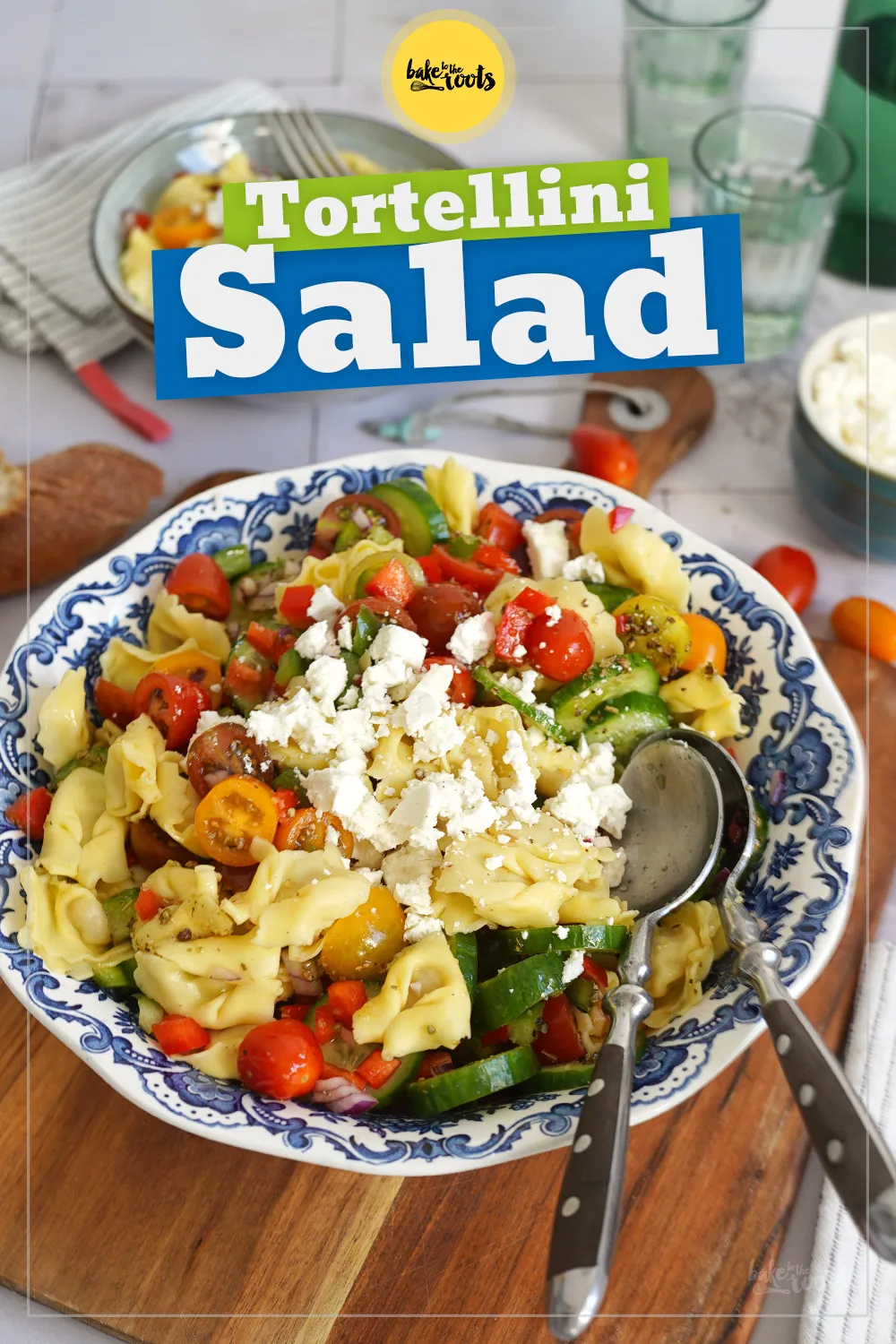 Ein Teller voller mediterranem Tortellini Salat