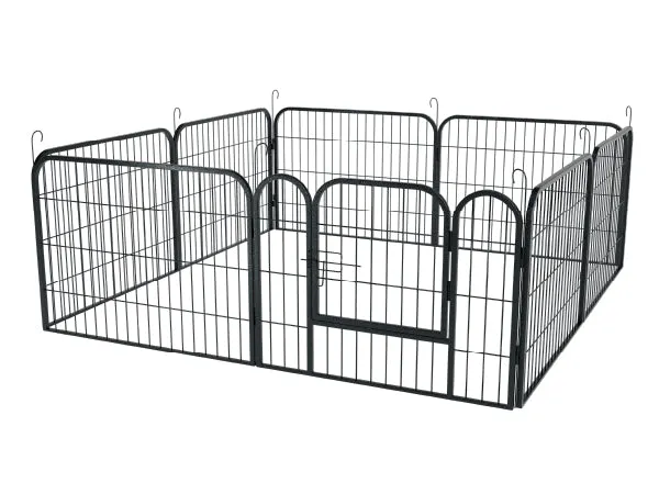 Ein Welpenauslauf bietet sichere Spielmöglichkeiten sowohl drinnen als auch draußen im Garten