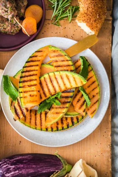 Eine ansprechende Zusammenstellung deutscher Vorspeisen für einen geselligen Abend