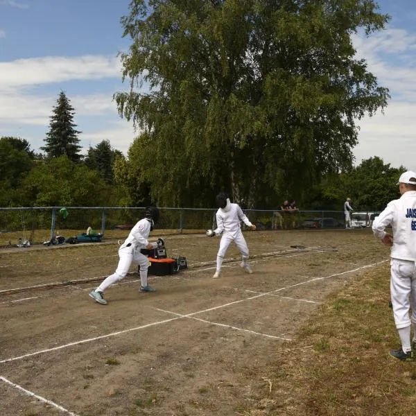 Eine junge Fechterin gibt ihr Bestes