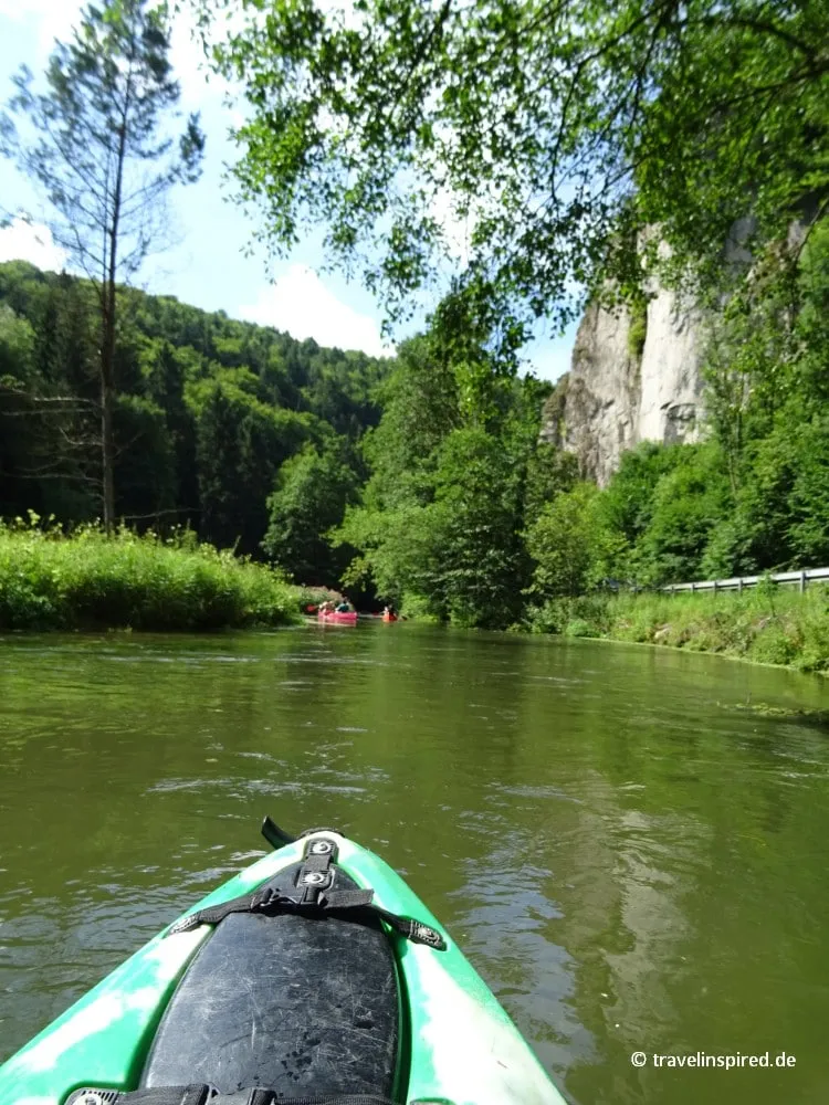 Eine Kajaktour auf der Pegnitz im Nürnberger Land an einem sonnigen Tag