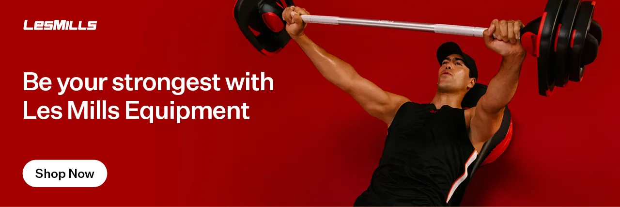 Eine Les Mills SMARTBAR Langhantel mit Gewichten, die für das Bodypump-Workout optimiert ist und ein einfaches Wechseln der Hantelscheiben ermöglicht.