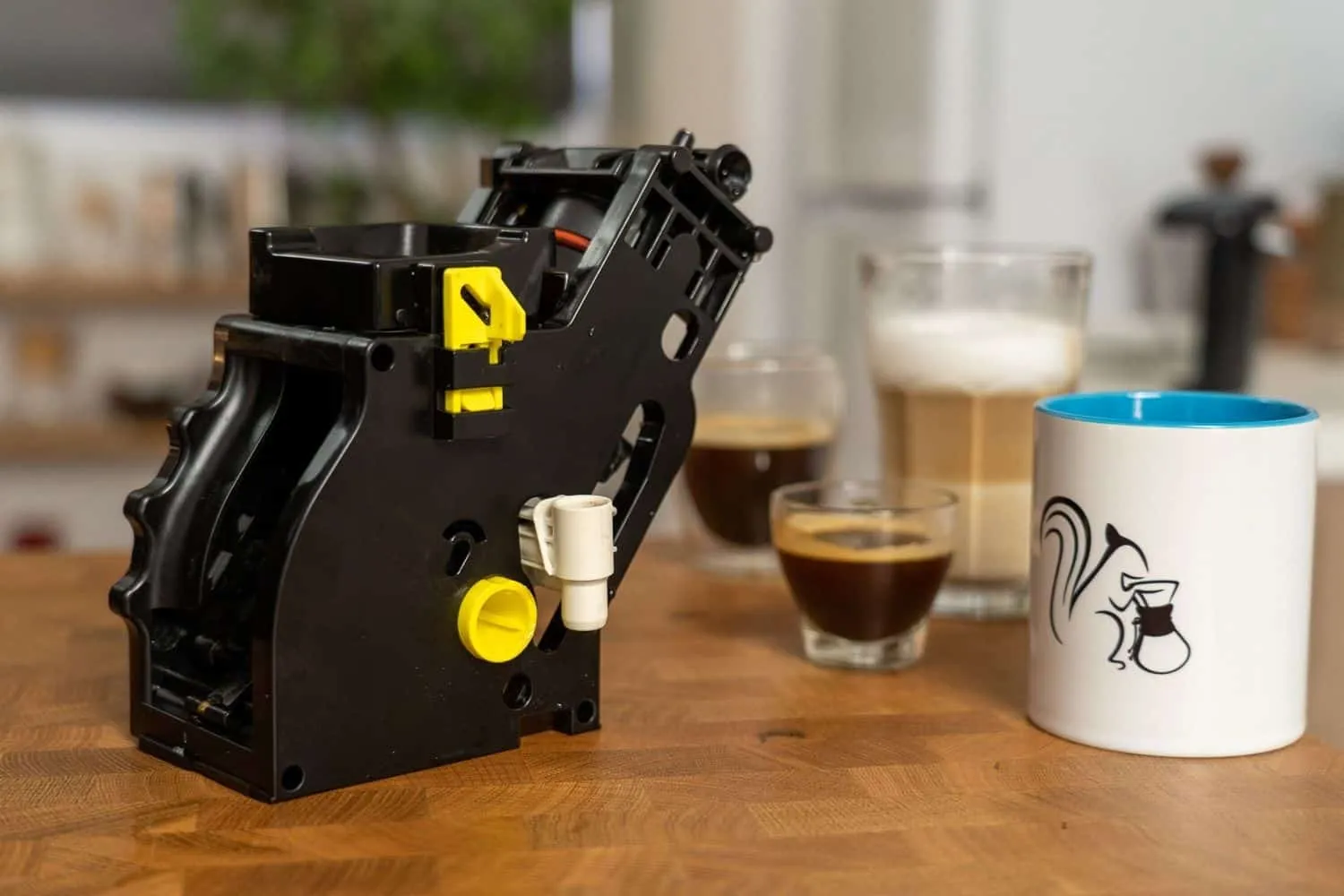 Eine Nahaufnahme der herausnehmbaren Brühgruppe der Philips 5400 LatteGo.