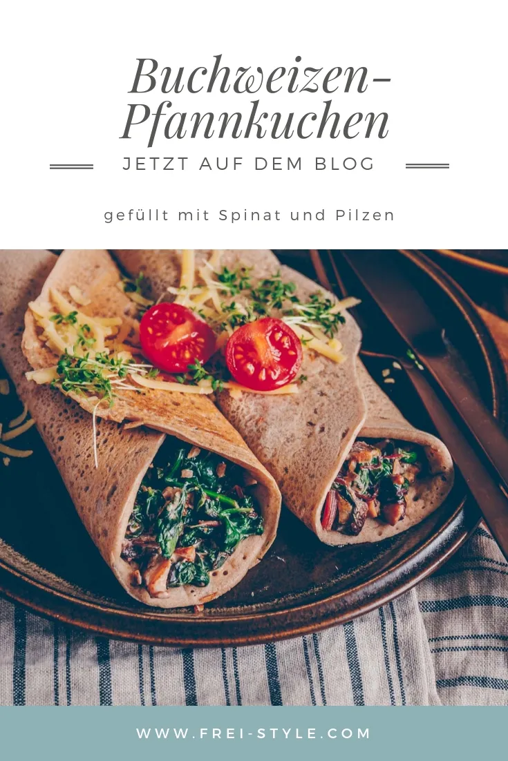 Eine Nahaufnahme von frisch gebackenen Buchweizenpfannkuchen, die die Textur und die einfache Zubereitung dieser gesunden Mahlzeit zeigen.