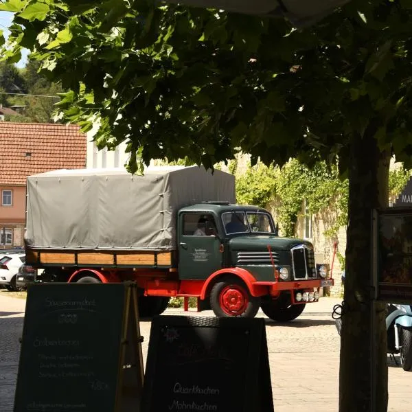 Eine Oldtimer-Parade überraschte die Teilnehmer in der Mittagspause