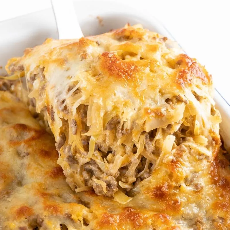 Einfacher Keto &amp; Low Carb Weißkohl-Hackfleisch-Auflauf ohne Kohlenhydrate
