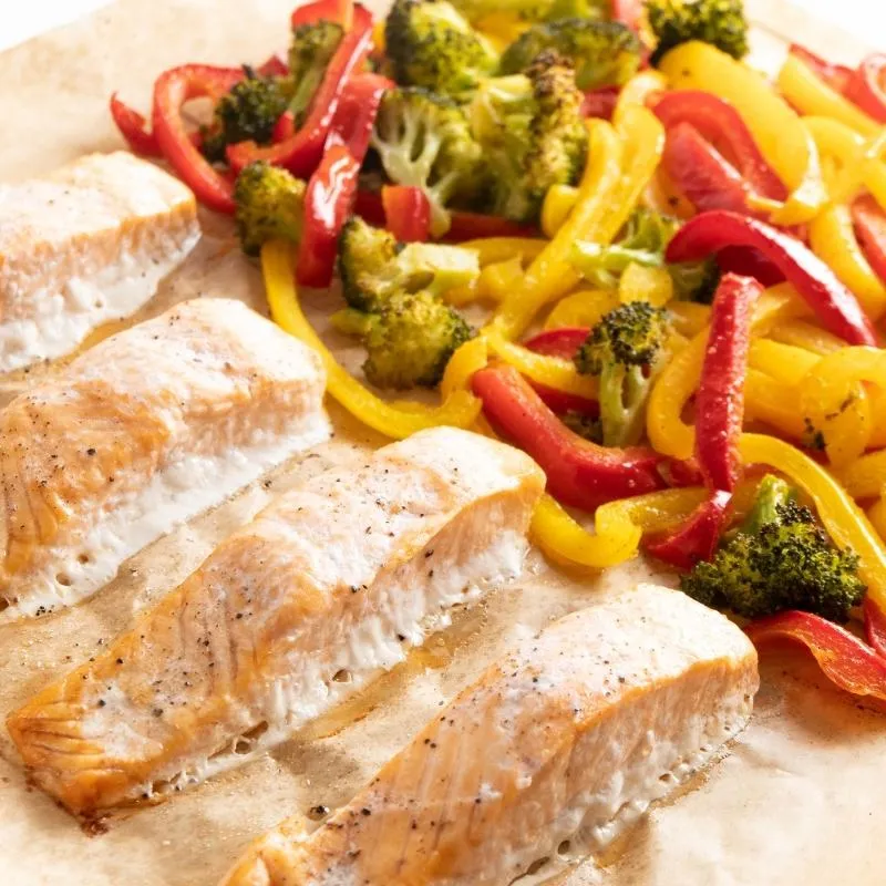 Einfacher Low Carb Lachs mit Ofengemüse aus dem Backofen ohne Kohlenhydrate Mobile Featured Image