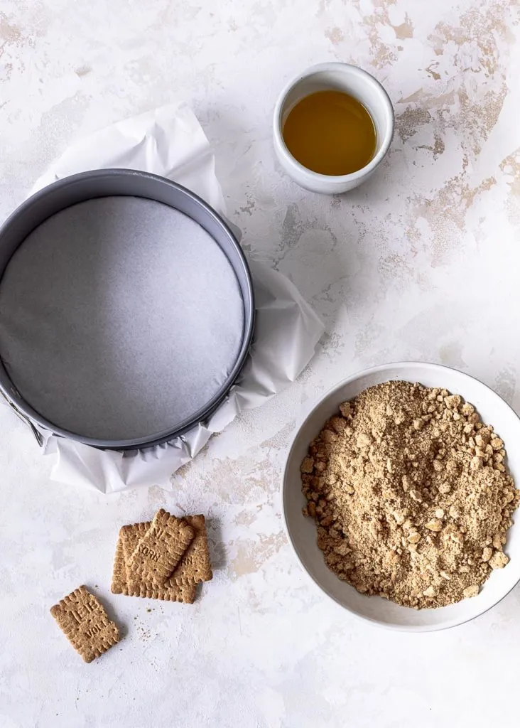 Einfacher Zitronen Cheesecake ohne backen mit Keksboden nobake Rezept Kühlschranktorte Käsekuchen #lemon #cheesecake Emmas Lieblingsstücke