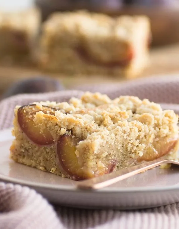 Einfaches und gelingsicheres Rezept für einen Blechkuchen mit Zwetschgen und Zimtstreuseln