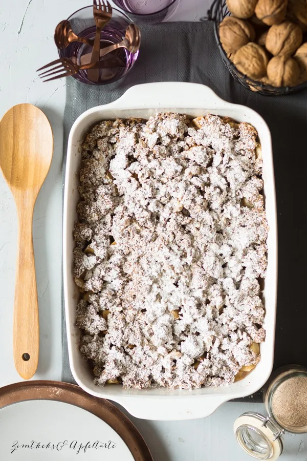 Einfaches und gelingsicheres Rezept für einen leckeren Zwetschgencrumble mit Walnuss-Streuseln