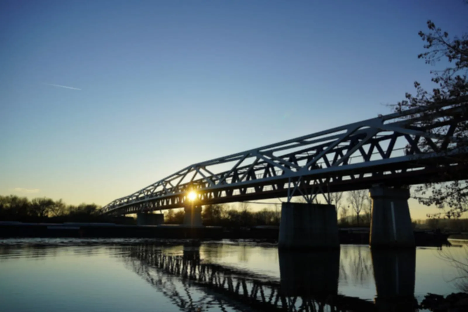 Eingangsbereich oder Gebäude eines Bürgeramtes, symbolisiert die Anlaufstelle für den Rentenantrag V0800 in Deggendorf