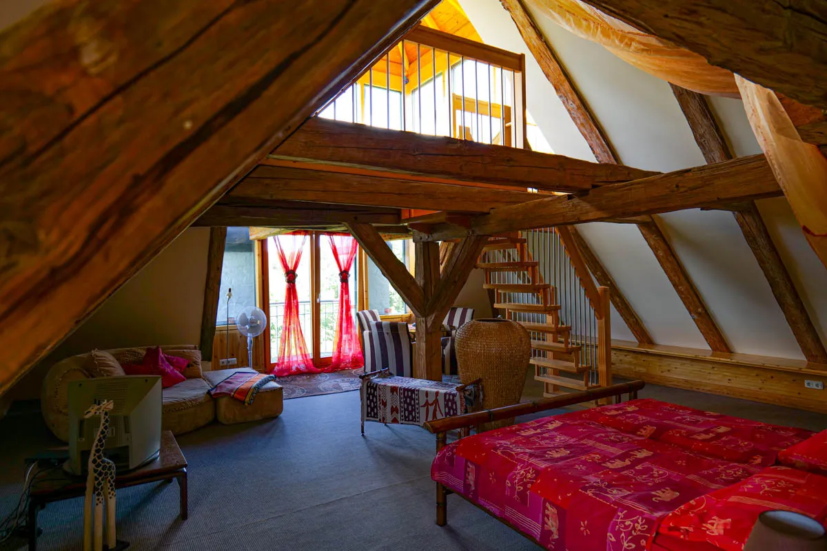 Einzigartige Raumgestaltung im Turmzimmer von Gut Groß Zecher