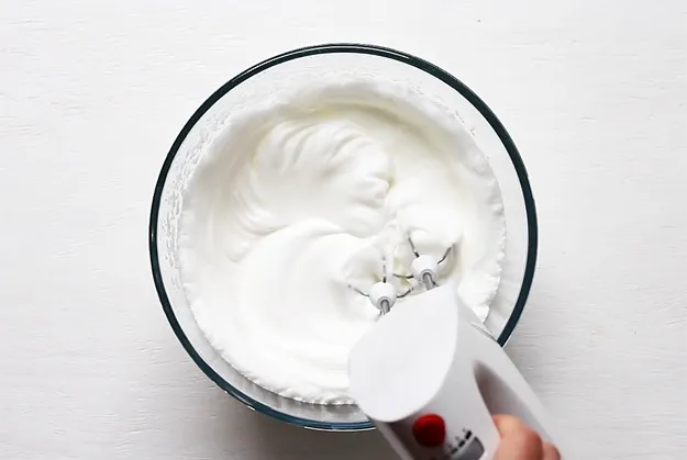 Eischnee für Kaiserschmarrn schlagen Schritt-für-Schritt