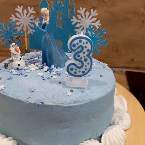 Elsa Frozen Torte, einfach mit einem Naked Tortenkit selbst gemacht