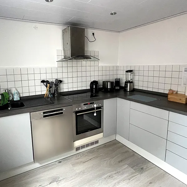 Erfolgreich ausgetauschte Küchenfronten, die der Küche ein frisches Aussehen verleihen