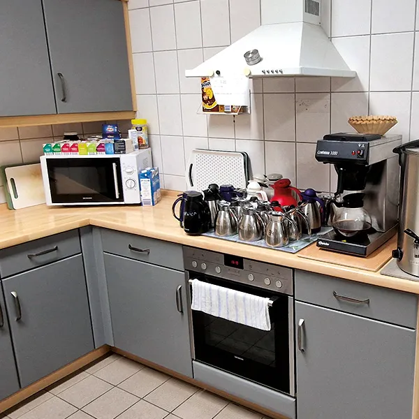 Erneuerte Küchenfronten im modernen Dekor Staubgrau (Modell Kiel M02), die hochwertig aussehen