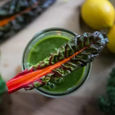 Exotischer "Mamagold" Smoothie: Mangold trifft auf süße Mango