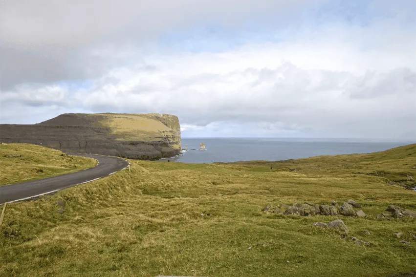Felsspitzen Risin og Kellingin