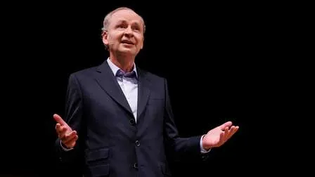 Ferdinand von Schirach, der renommierte deutsche Autor und Strafverteidiger, bei einem öffentlichen Auftritt.