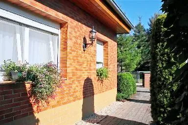 Ferienhaus in Alt-Schadow mit eingezäuntem Areal für 3 Gäste mit Hund am Neuendorfer See