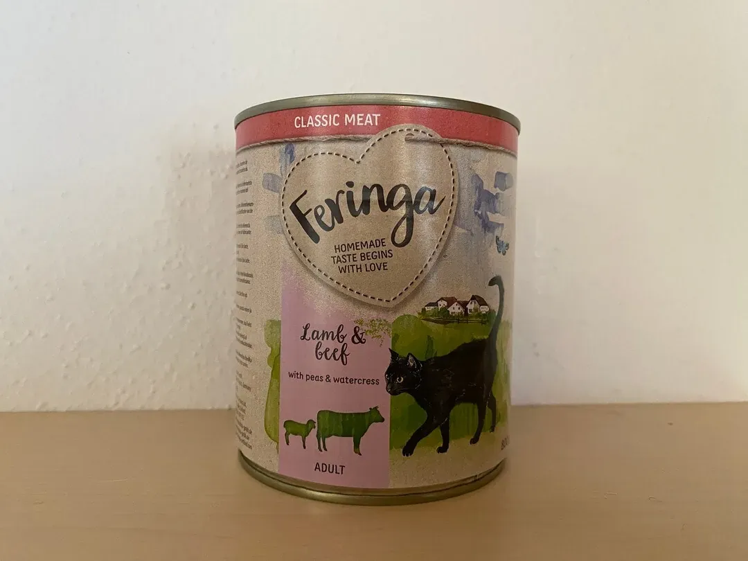 Feringa-Katzenfutter-Test-Lamm-und-Rind-mit-Erbsen-und-Brunnenkresse