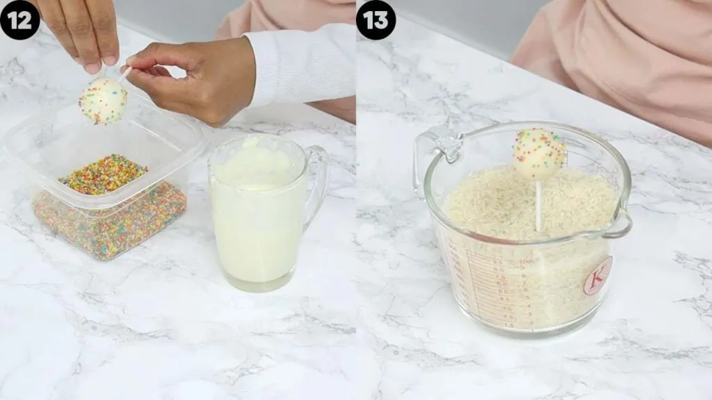 Fertig gestellte und fest gewordene Cakepops mit glänzendem Überzug, bereit zum Servieren