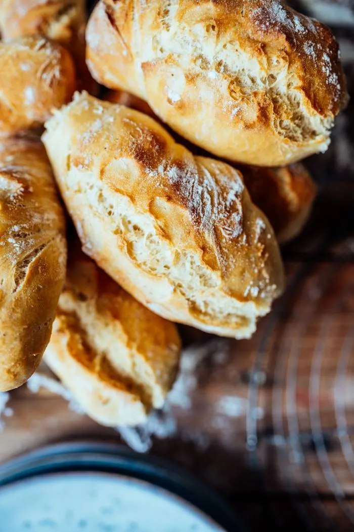 Fertige Baguette-Brötchen