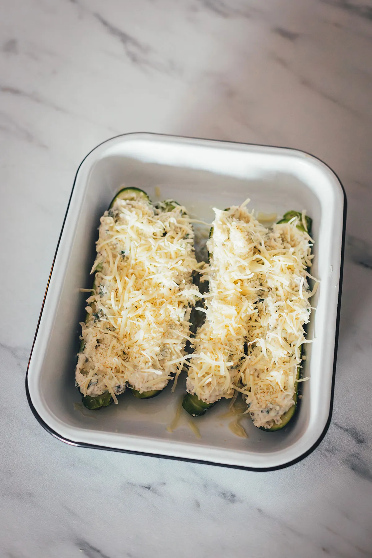Fertige vegetarisch gefüllte Zucchini | moeyskitchen.com