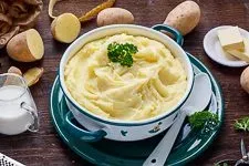 Fertiges Kartoffelpüree serviert