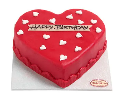 Festliche Geburtstagstorte mit bunten Blumen und Kerzen, ideal zum 70. Geburtstag