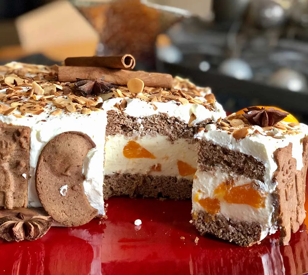 Festliche Spekulatius Sahne Torte mit Mandarinen und Mandelblättchen